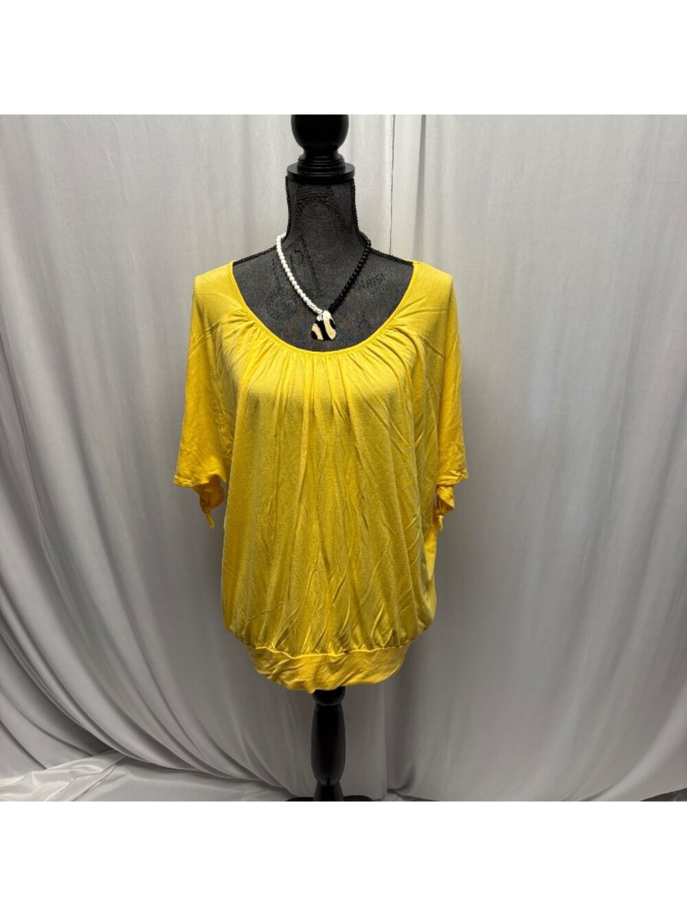 Rafaella Yellow Top Womens Size Large Tie Short Sleeve Scoop Neck Comfy Stretchy